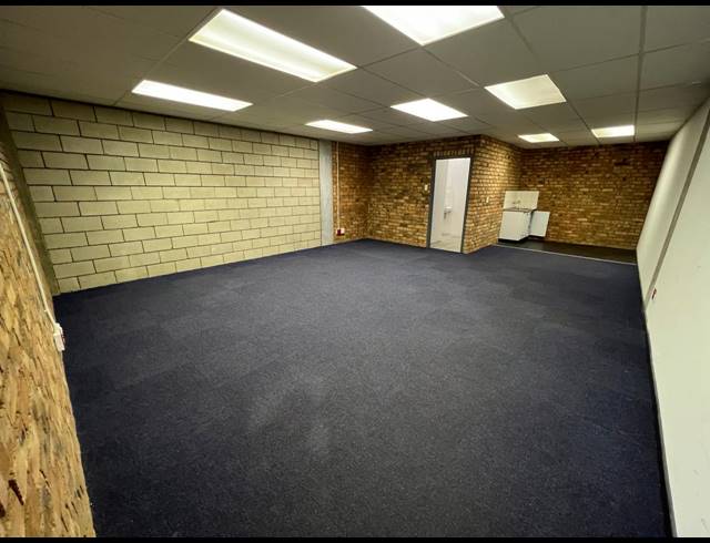 271M² WAREHOUSE TO LET IN STRIJDOMPARK